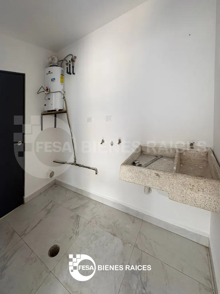 F18.webp